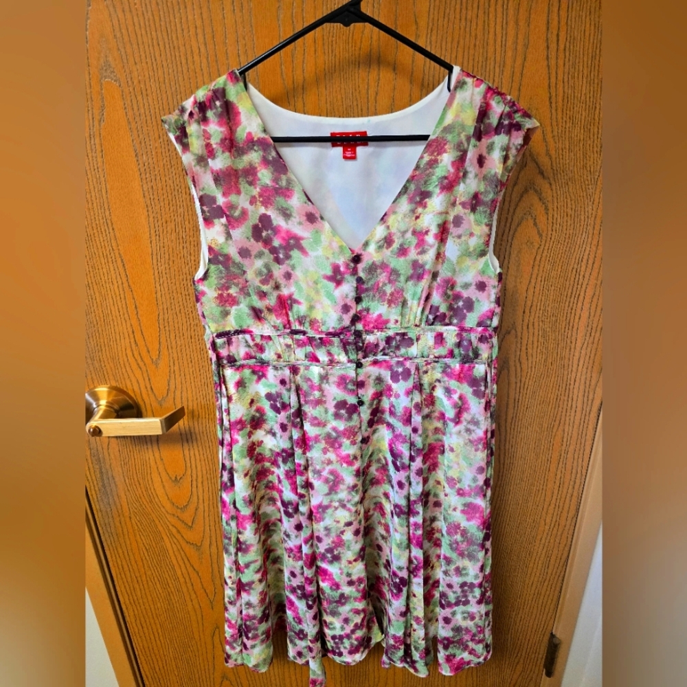 Womens Elle Floral dress. Size MEDIUM. EXCELLENT condition.